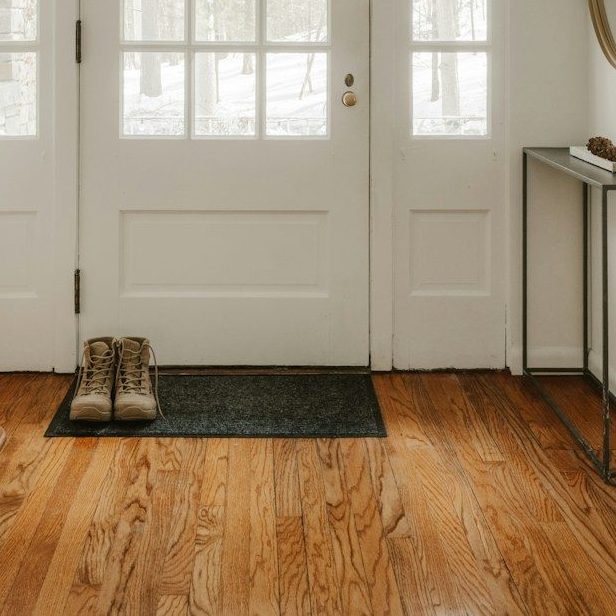 A cozy entryway with wooden floor. 